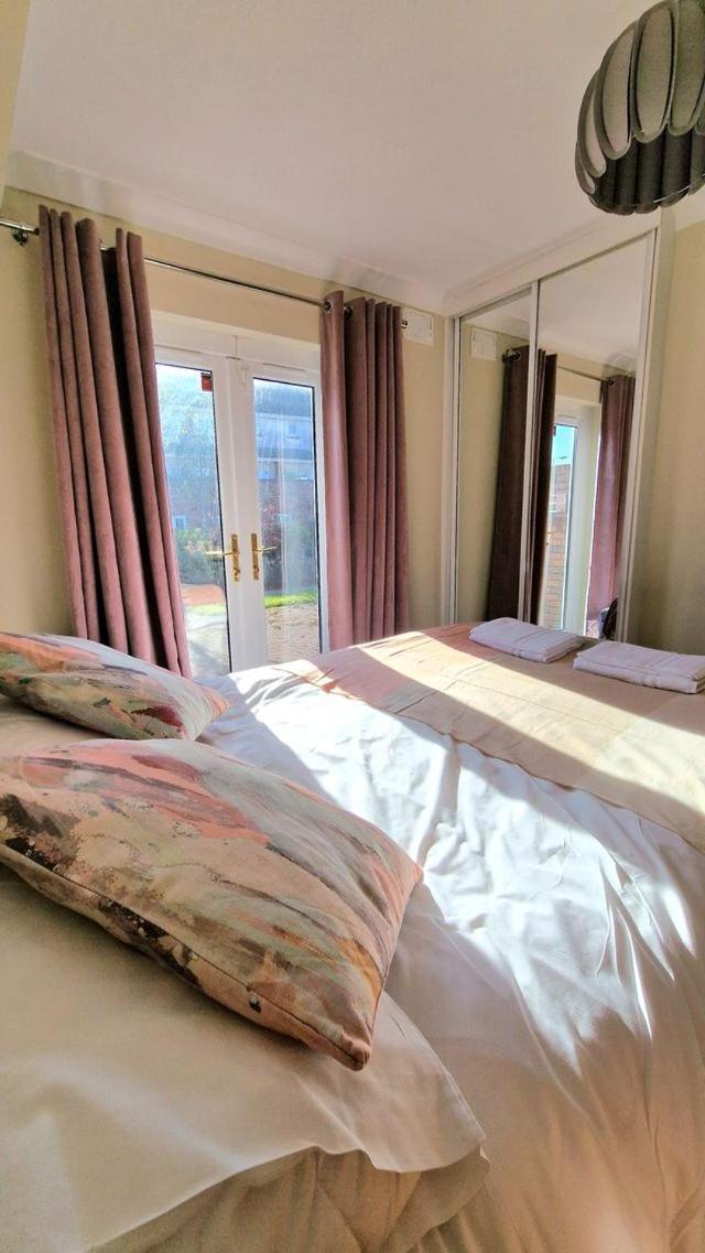 Cosy Two Bedroom Apartment Голуей Екстериор снимка