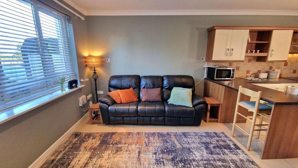 Cosy Two Bedroom Apartment Голуей Екстериор снимка